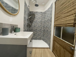 
                                                                                        Location
                                                                                         Appartement CV Arles, climatisation, 1 chambre