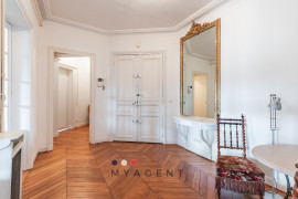 
                                                                                        Location
                                                                                         Appartement de prestige 218 m² avec dépendance