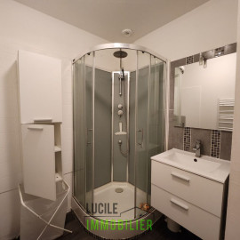 
                                                                                        Location
                                                                                         Appartement dans ancien hôtel T2 meublé
