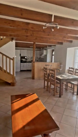 
                                                                                        Location
                                                                                         Appartement dans longère avec parking et jardin