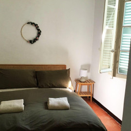 
                                                                                        Location
                                                                                         Appartement dans maison de maître.