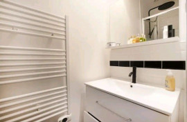 Location
Appartement dans un immeuble haussmannien - 1 Salon et 1 Chambre – Calme absolu et sécurisé - proximité immédiate des transports - prisé 9ᵉ (loyer tout inclus)