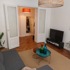 Location
Appartement dans un immeuble haussmannien - 1 Salon et 1 Chambre – Calme absolu et sécurisé - proximité immédiate des transports - prisé 9ᵉ (loyer tout inclus)
