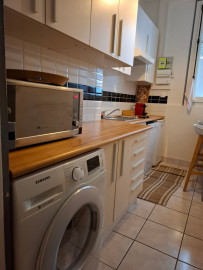 Location
Appartement dans un immeuble haussmannien - 1 Salon et 1 Chambre – Calme absolu et sécurisé - proximité immédiate des transports - prisé 9ᵉ (loyer tout inclus)