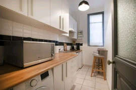 Location
Appartement dans un immeuble haussmannien - 1 Salon et 1 Chambre – Calme absolu et sécurisé - proximité immédiate des transports - prisé 9ᵉ (loyer tout inclus)