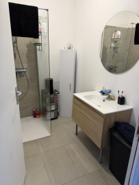 
                                                                                        Location
                                                                                         Appartement dans une maison neuve avec jardinet