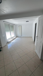 
                                                                                        Location
                                                                                         Appartement de 85 m2