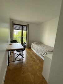
                                                                                        Location
                                                                                         Appartement de 93 m² avec 2 Balcons, Vue Dégagée —