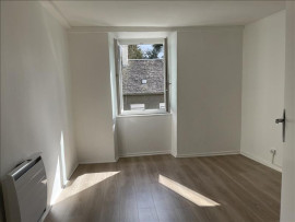 
                                                                                        Location
                                                                                         Appartement de type 3 refait à neuf