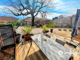 
                                                                                        Vente
                                                                                         Appartement de village rénové avec cour