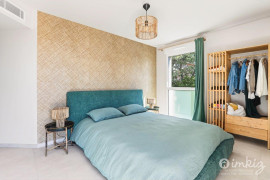 
                                                                                        Vente
                                                                                         Appartement dernier étage 4 pièces vue mer