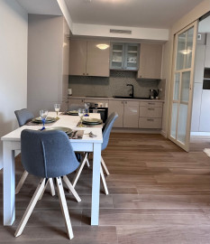 
                                                                                        Location
                                                                                         Appartement deux pièces neuf et meublé avec soin avec imprenable sur tout Paris (loyer tout inclus)
