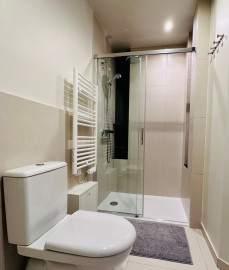 
                                                                                        Location
                                                                                         Appartement deux pièces neuf et meublé avec soin avec imprenable sur tout Paris (loyer tout inclus)
