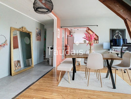 
                                                                                        Vente
                                                                                         APPARTEMENT DUPLEX AVEC CACHET ET BALCON EN CENTRE VILLE