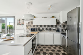 Location
Appartement élégant de 2 chambres avec balcon et terrasse - 7ème étage, Saint-Denis (loyer tout inclus)