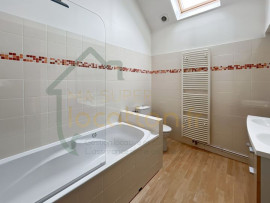 
                                                                                        Location
                                                                                         Appartement en duplex dans résidence 130m2