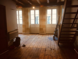 
                                                                                        Location
                                                                                         Appartement en duplex, style T3, Vieux Bordeaux