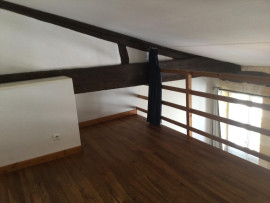 
                                                                                        Location
                                                                                         Appartement en duplex, style T3, Vieux Bordeaux