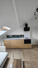 
                                                                                        Location
                                                                                         Appartement entièrement refait à neuf