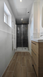 
                                                                                        Location
                                                                                         Appartement entièrement refait à neuf