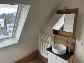Location
Appartement entièrement refait à neuf (loyer tout inclus)