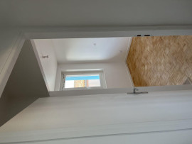 
                                                                                        Location
                                                                                         Appartement entièrement rénové très clair