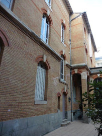 
                                                                                        Location
                                                                                         Appartement F1 BIS plein centre mais hyper calme
