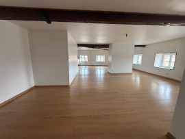 
                                                                                        Location
                                                                                         Appartement F5 de 140m2