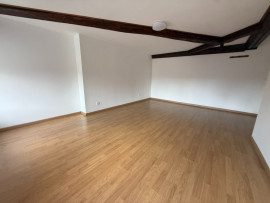 
                                                                                        Location
                                                                                         Appartement F5 de 140m2