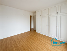 
                                                                                        Vente
                                                                                         Appartement familial 5 pièces - Versailles Rive droite