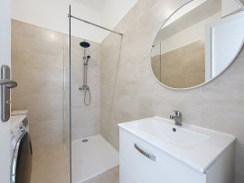 
                                                                                        Vente
                                                                                         Appartement familial et son merveilleux jardin agrémenté de beaux oliviers.