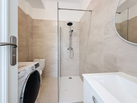 
                                                                                        Vente
                                                                                         Appartement familial et son merveilleux jardin agrémenté de beaux oliviers.