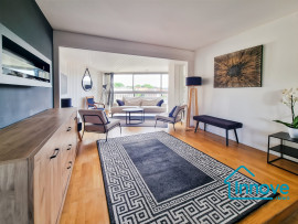 
                                                                                        Vente
                                                                                         Appartement familial rénové de 4 chambres en centre ville