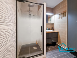 
                                                                                        Vente
                                                                                         Appartement familial rénové de 4 chambres en centre ville