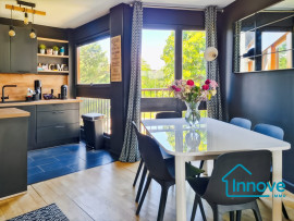 
                                                                                        Vente
                                                                                         Appartement familial rénové de 4 chambres en centre ville