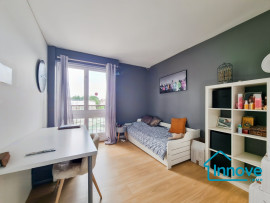 
                                                                                        Vente
                                                                                         Appartement familial rénové de 4 chambres en centre ville
