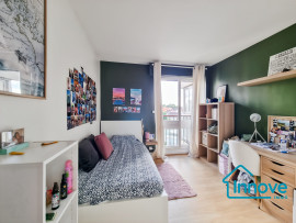 
                                                                                        Vente
                                                                                         Appartement familial rénové de 4 chambres en centre ville