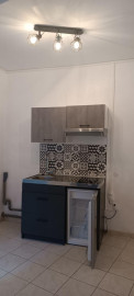 
                                                                        Location
                                                                         Appartement hyper bien placé avec Cour