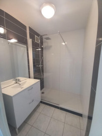 
                                                                                        Location
                                                                                         Appartement idéalement situé, vue panoramique