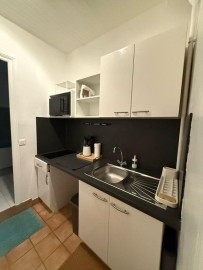 
                                                                                        Location
                                                                                         Appartement joli, fonctionnel, sécurisé