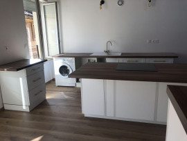 
                                                                                        Location
                                                                                         Appartement loft très spacieux