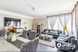 
                                                                                        Vente
                                                                                         Appartement lumineux avec fort potentiel !