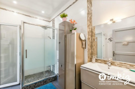 
                                                                                        Vente
                                                                                         Appartement lumineux avec fort potentiel !