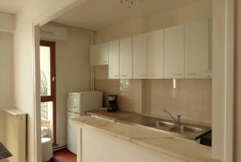 
                                                                                        Location
                                                                                         Appartement lumineux, baies vitrées et terrasse