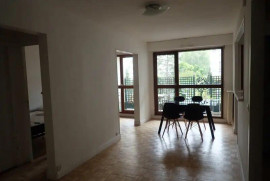 
                                                                                        Location
                                                                                         Appartement lumineux, baies vitrées et terrasse