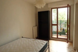 
                                                                                        Location
                                                                                         Appartement lumineux, baies vitrées et terrasse