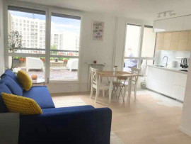 
                                                                                        Location
                                                                                         Appartement lumineux & calme (loyer tout inclus)