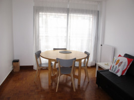 
                                                                                        Location
                                                                                         Appartement lumineux et fonctionnel (loyer tout inclus)