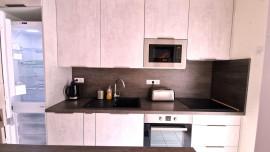 
                                                                                        Location
                                                                                         Appartement lumineux, spacieux rénovation récente