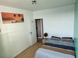 
                                                                                        Location
                                                                                         Appartement lumineux traversant orienté Sud-ouest.